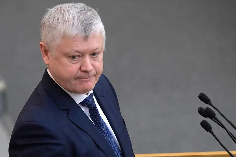 Глава комитета Госдумы по безопасности Василий Пискарёв заявил о выдворении из РФ свыше 360 зарубежных организаций и о принятии 46 законов о защите суверенитета, которые, по его словам, пресекли деструктивное влияние на соцсферу и электоральные процессы.