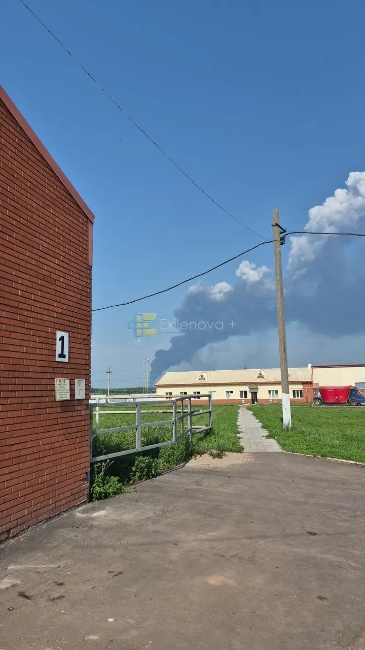 Пожары и разрушения на складах и энергетических объектах: в Воронежской области из-за падения беспилотника погиб трёхлетний мальчик, есть раненые и разрушения в других регионах.