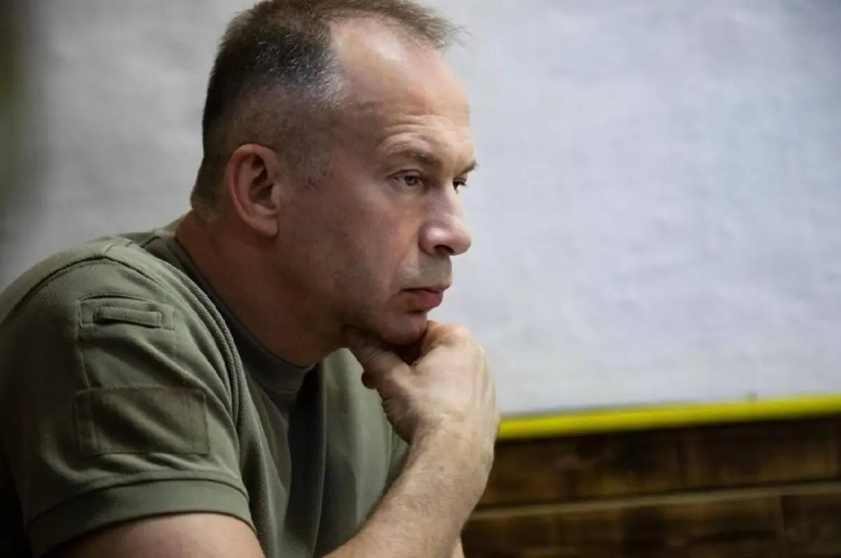 Главнокомандующий ВСУ Александр Сырский заявил, что хотя Силы обороны сохраняют преимущество и наносят серьёзные удары по логистике и инфраструктуре противника, говорить о качественном переломе пока преждевременно — Россия наращивает личный состав, производство вооружений и протяжённость фронта.