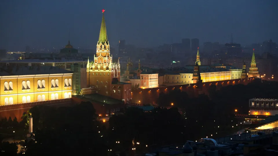 Администрация президента якобы распорядилась ограничить публикации о последствиях украинских ударов по российской территории — в результате некоторые крупные телеграм‑каналы сократили или удалили материалы об атаках.