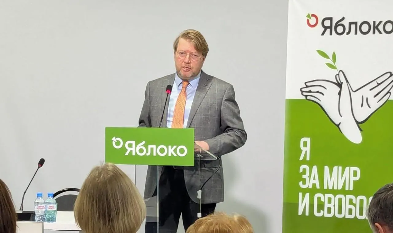 Верховный суд оставил в силе решение Выборгского районного суда Петербурга о штрафе Николаю Рыбакову за публикацию с фотографией оппозиционера. Партия намерена обжаловать это решение в Конституционном суде.