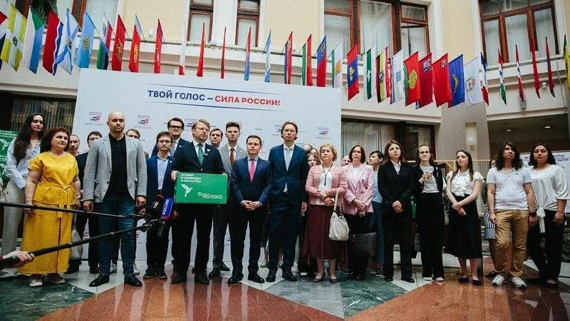 Центризбирком выявил технические ошибки в документах партии «Яблоко» и дал время до 8 июля на их исправление. Заседание по допуску кандидатов назначено на 10 июля.