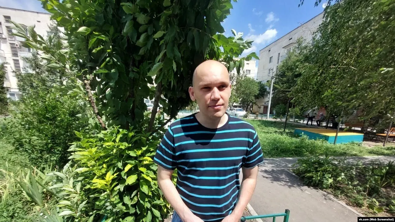 В обновлённый перечень Минюста попала организация «Крымская солидарность» и 137 человек. В числе включённых — инвалид I группы Игорь Никитенко из Джанкоя; ему грозят административные и уголовные последствия, а также создалась угрожающая для здоровья ситуация.