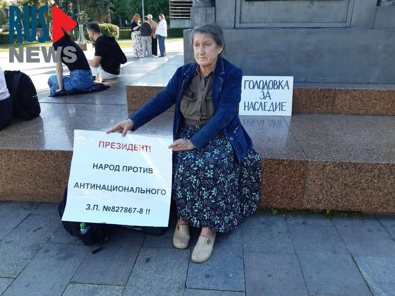 Председатель новосибирского отделения ВООПИК Наталья Шамина устроила голодовку у памятника Кириллу и Мефодию в Москве в знак протеста против законопроекта о передаче региональным властям права исключать объекты культурного наследия; через час её задержала полиция, затем отпустили.
