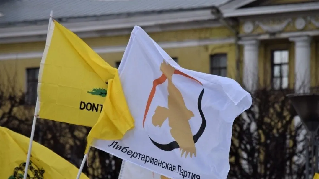 Министерство юстиции внесло в реестр иноагентов обе фракции Либертарианской партии России — возглавляемые Сергеем Бойко и Михаилом Световым. Им вменяют распространение недостоверной информации и призывы против специальной военной операции. Партия «Рассвет» выразила поддержку и заявила о попытках получить официальную регистрацию.