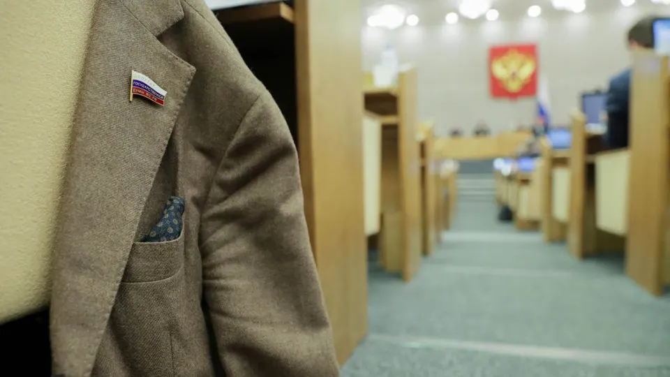 Правительство одобрило инициативу, которая исключает ответственность за отсутствие или несвоевременную подачу деклараций региональными депутатами; документ рекомендовано доработать.
