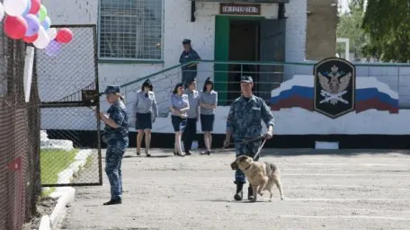 Надин Гейслер (Надежда Россинская), содержавшаяся в ИК‑6 Алтайского края и приговорённая к 22 годам, жалуется на отсутствие помощи, острые зубные боли и просит обследование и лекарства.