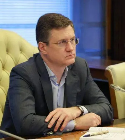 Вице‑премьер провёл совещание по рынку топлива, потребовал ежедневного мониторинга и координации поставок, а также принятия дополнительных мер, чтобы не допустить локальных сбоев в двух регионах.