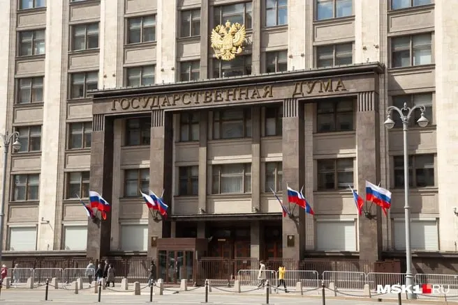 Губернатор Илья Середюк попал в федеральный список кандидатов в Госдуму; опубликованы данные о годовом доходе и владении недвижимостью. Региональные кандидаты анализируются накануне выборов.