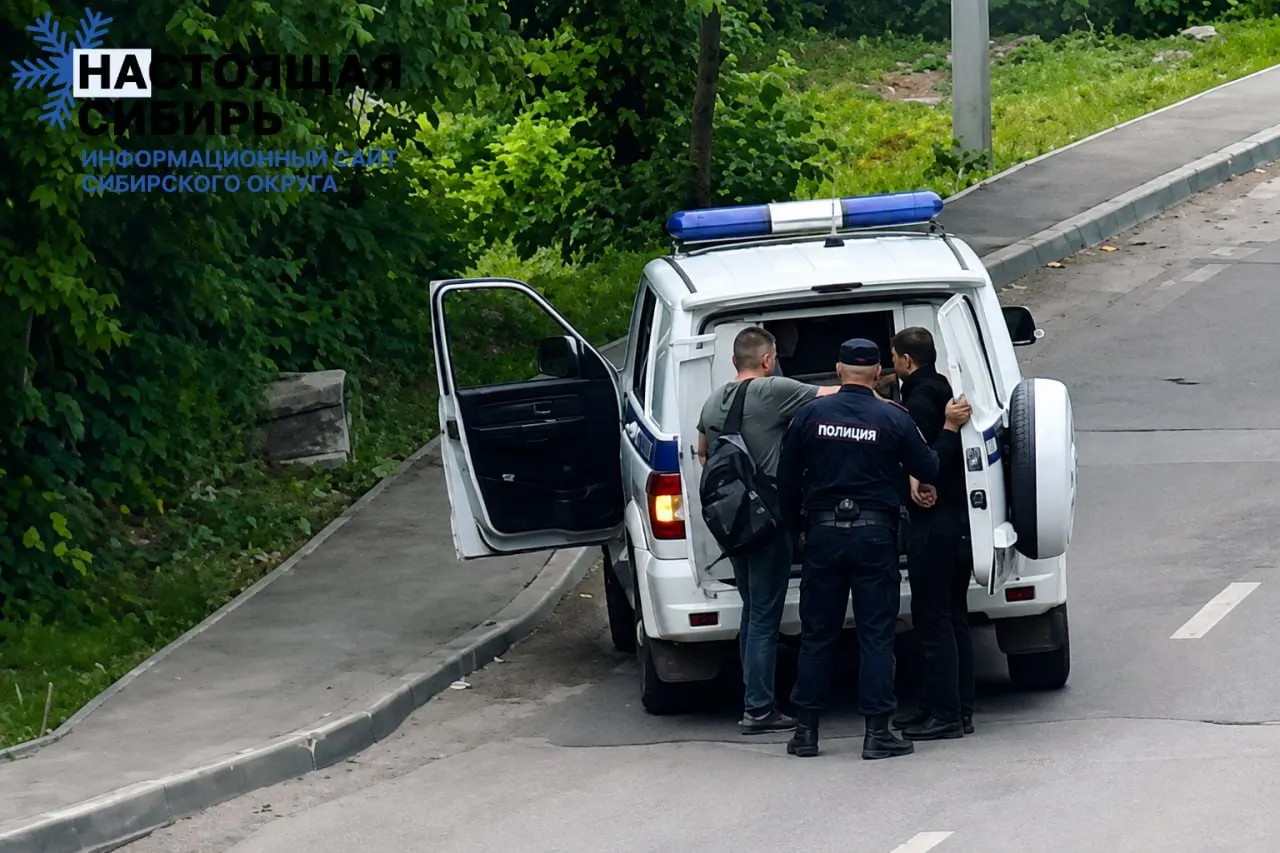 За первые шесть месяцев 2026 года число заключённых контрактов с Минобороны снизилось, тогда как госструктуры и бизнес массово ищут сотрудников по воинскому учёту на фоне крупных потерь на фронте.