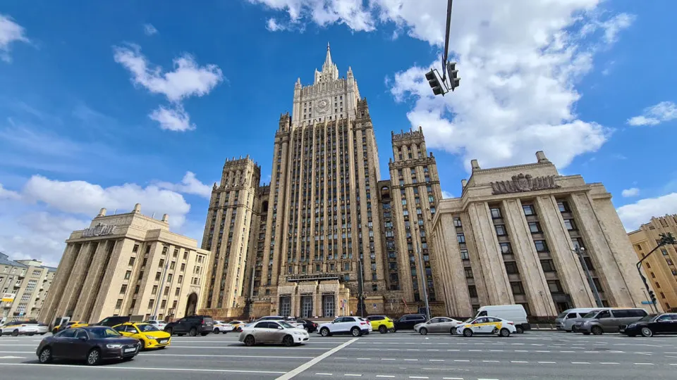 Заместитель министра иностранных дел заявил, что без устранения первопричин кризиса никакая заморозка боевых действий невозможна. Москва готова к дипломатическим шагам, но условия должны быть реальны.