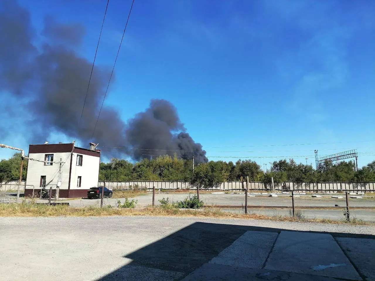 В Челябинской области действует режим повышенной готовности из-за беспилотной опасности. Жителей призывают укрываться, власти не публикуют подробностей, информация о возможной атаке поступает.