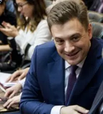 Коммунист Камнев обратился к Минпромторгу с призывом привести стоимость LADA на внутреннем рынке в соответствие с ценами за рубежом, указав на разницу в стоимости за пределами страны.