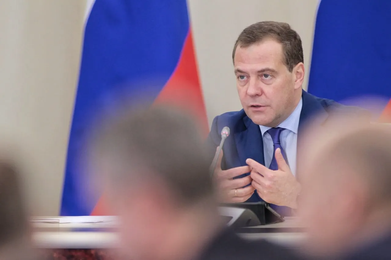 Лидер Единой России заявил, что после завершения или приостановки СВО идеологическая борьба продолжится на новых условиях; воспитание общества остаётся проблемой внутри страны и за её пределами.