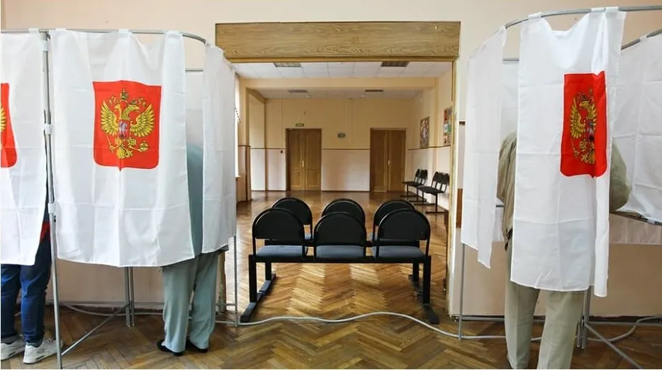 Официальный документ предлагает регламент действий наблюдателей, что вызывает критику за создание впечатления имитации независимого контроля.