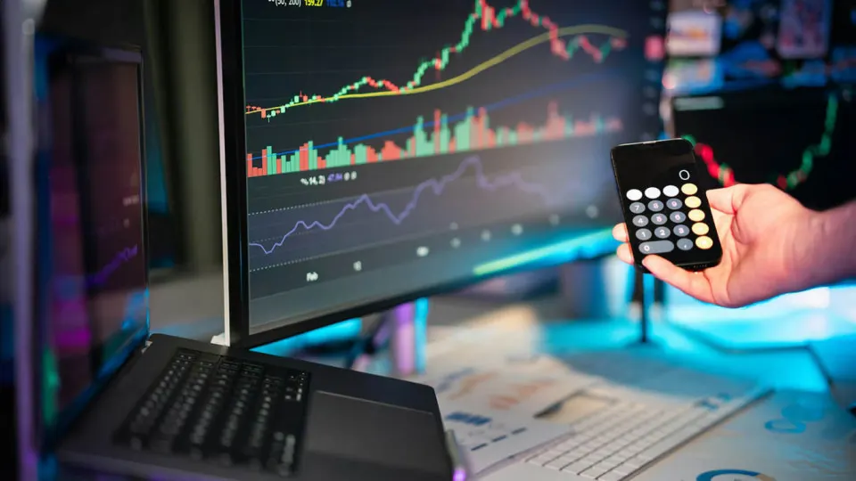 ПСБ предупредил о возможной заморозке USDT и роли эмитента; обсуждаются перспективы отечественных цифровых инструментов и влияние на крипторынок, в том числе случаи блокировок и санкций против площадок.