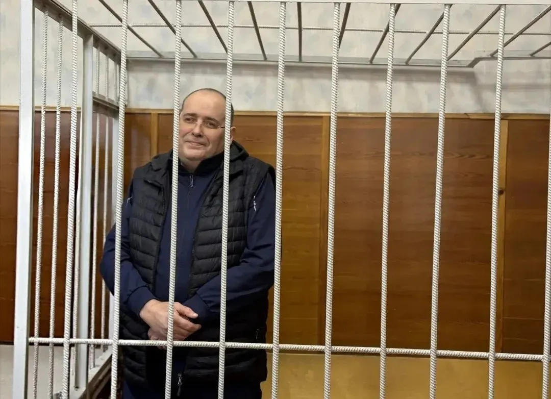 Суд вынес решение в отношении бывшего заместителя министра ЖКХ по делу о взятках: общая сумма — 4 млн 410 тыс. рублей; назначено 14 лет колонии и штраф почти 17 млн рублей.