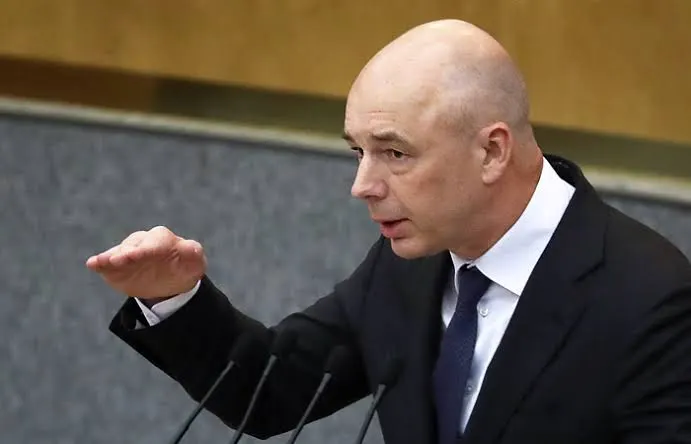 На Московском финансовом форуме министр финансов Антон Силуанов повторил идею формирования резерва: сохранить средства на случай колебаний цен на нефть и финансировать обязательства через ФНБ.