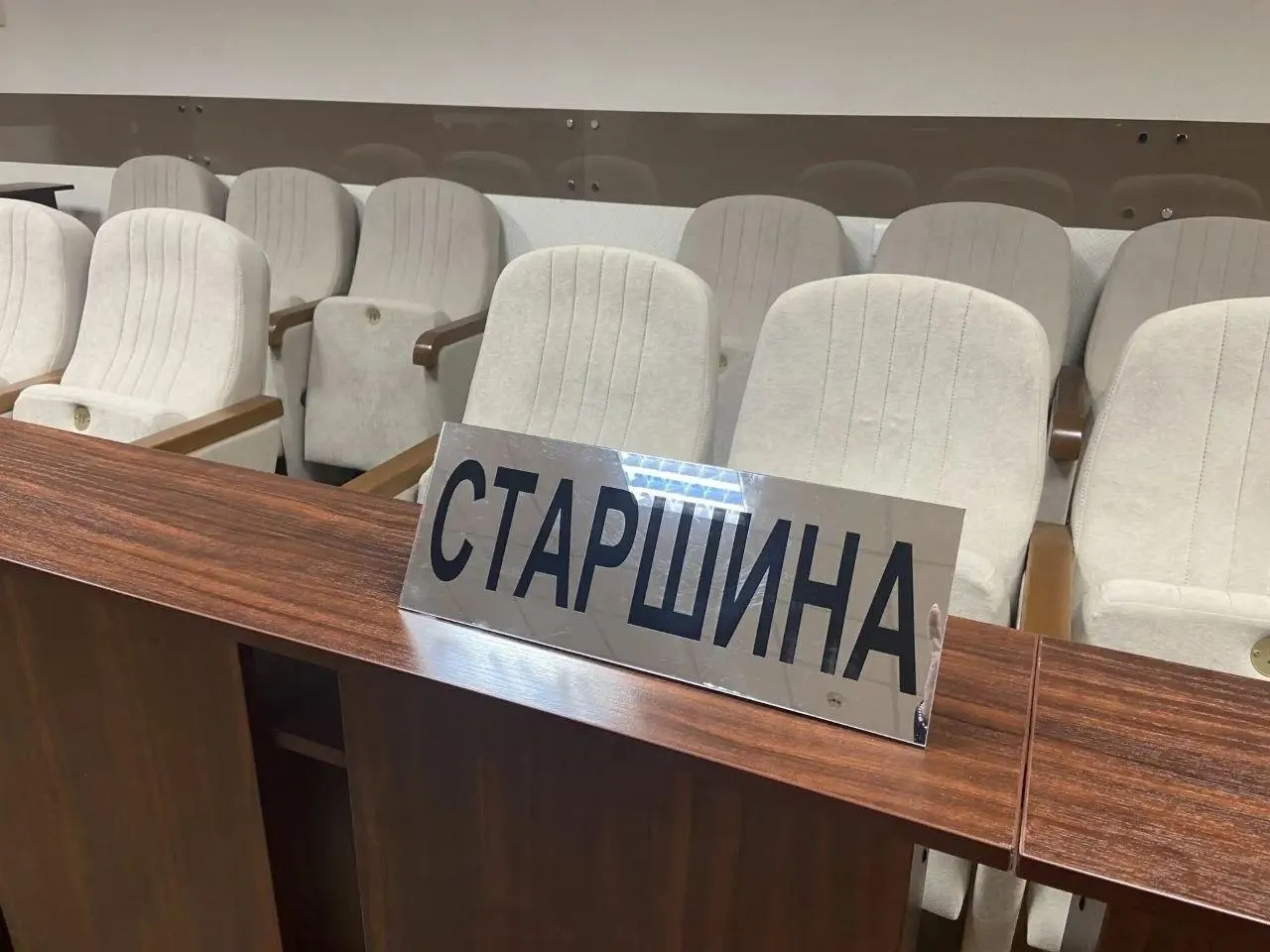Планируется сократить число заседателей вдвое, а судья будет присутствовать в совещательной комнате. Разбираемся, зачем нужна эта реформа.