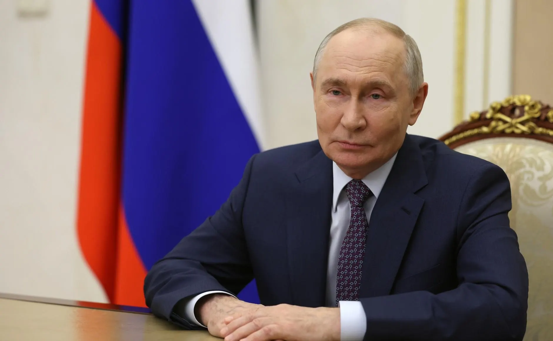 Президент поздравил всех педагогов страны и подчеркнул важность их труда в воспитании будущего поколения.